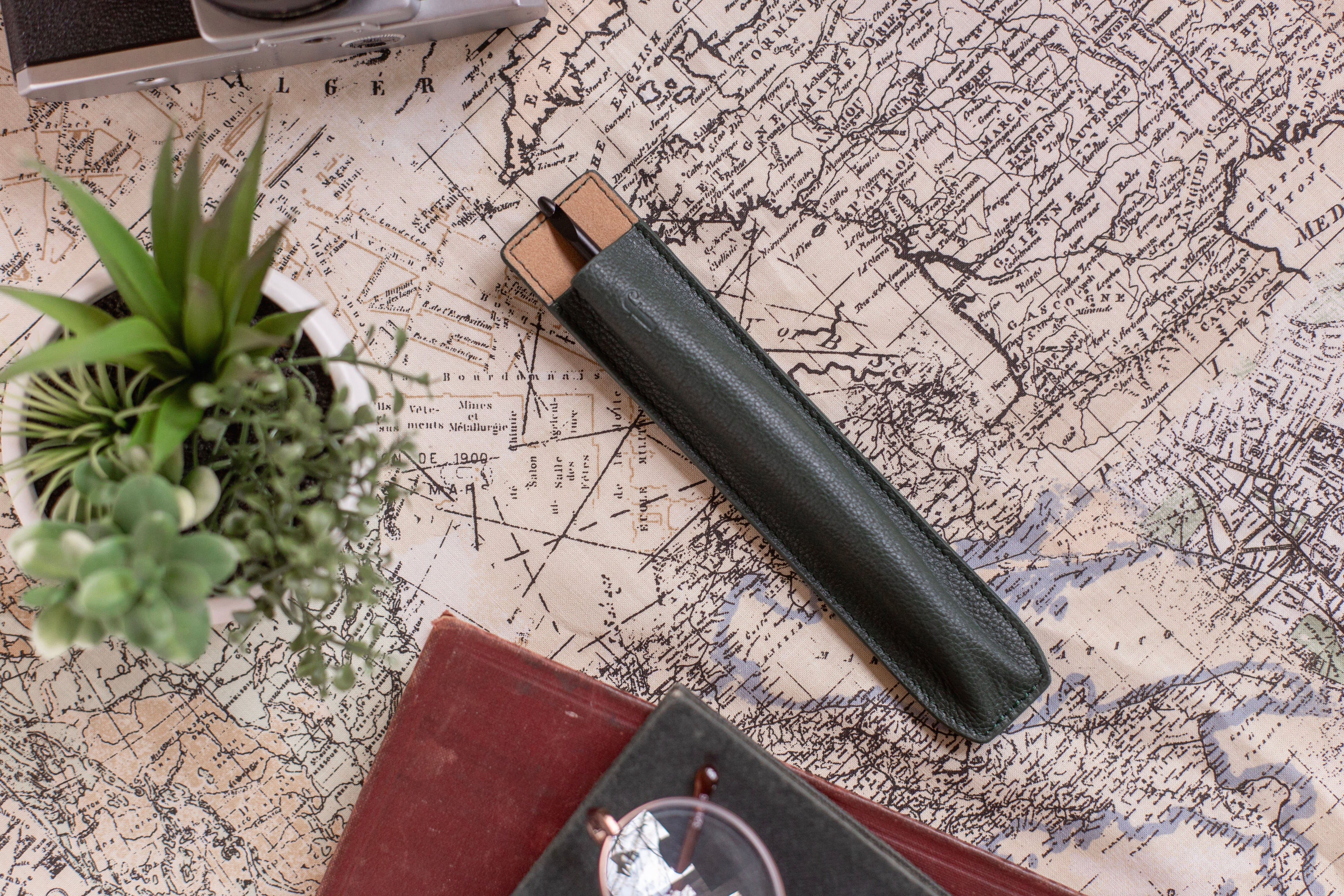 Companion Crochet Hook Sleeve in Leather - Image 3